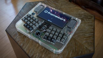 Mengapa Cyberdeck Memikat Hati Gen Z di Indonesia? Lebih dari Sekadar Komputer Rakitan!