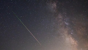Menguak Tabir Langit Malam: Pesona Abadi Hujan Meteor Perseid yang Bikin Mata Terpaku